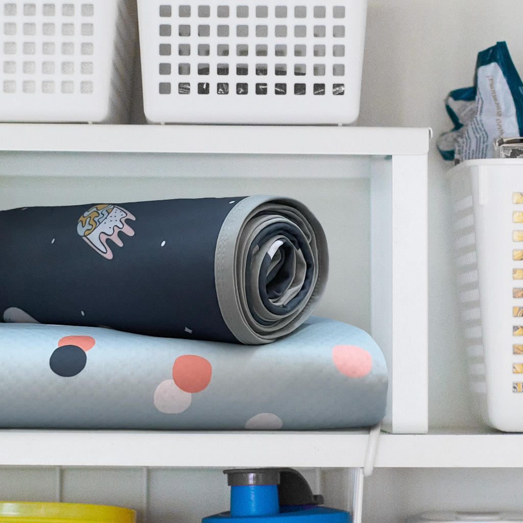 Lightweight and portable baby and toddler splat mat