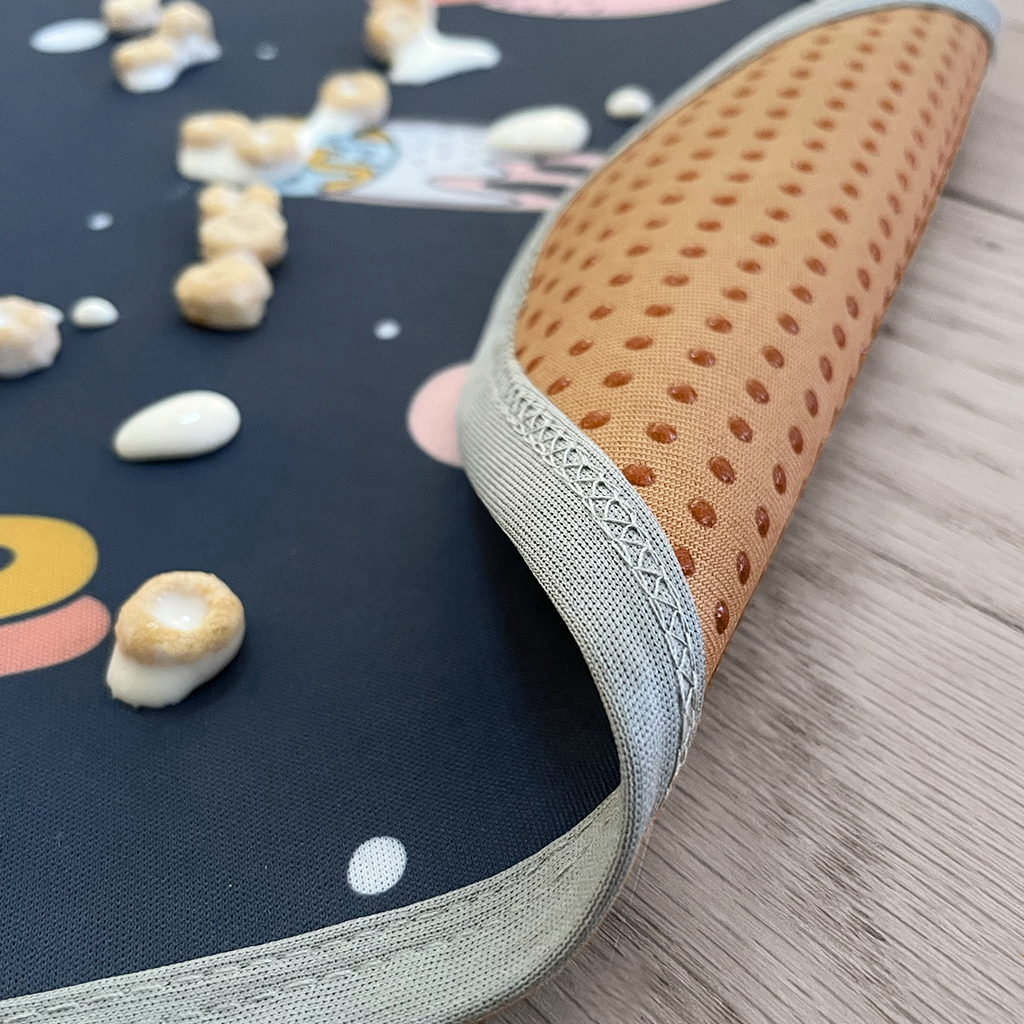 Splash mat with anti-slip silicone traction
